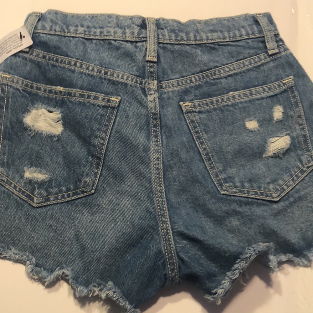 Woman’s distressed hi-rise shorts - Picture 1 of 9